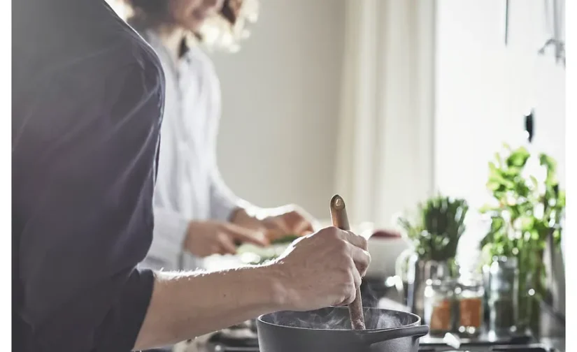 قابلمه با درب چدن لعاب‌دار مات/مشکی ۳ لیتری ایکیا مدل VARDAGEN