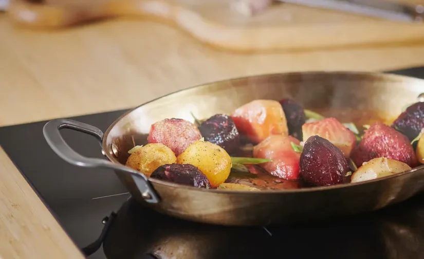 ماهیتابه بیضی شکل از جنس استیل کربنی ابعاد 32x22 ایکیا مدل VARDAGEN