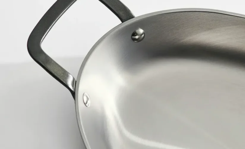 ماهیتابه بیضی شکل از جنس استیل کربنی ابعاد 32x22 ایکیا مدل VARDAGEN