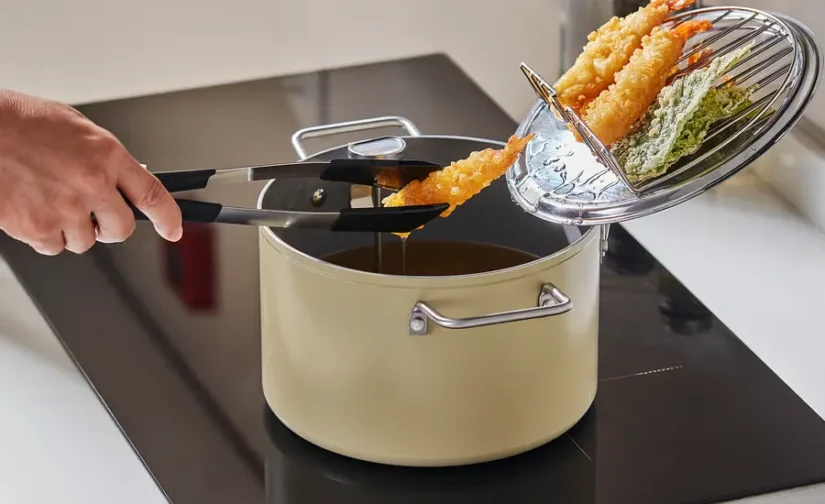 قابلمه نچسب رنگ سبز بژ روشنئ۴ لیتری ایکیا مدل SKÄGGTORSK