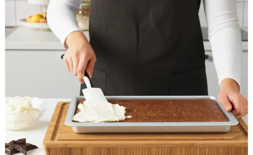 قالب پخت نقره‌ای رنگ سایز ۳۸x۲۶ ایکیا مدل VARDAGEN