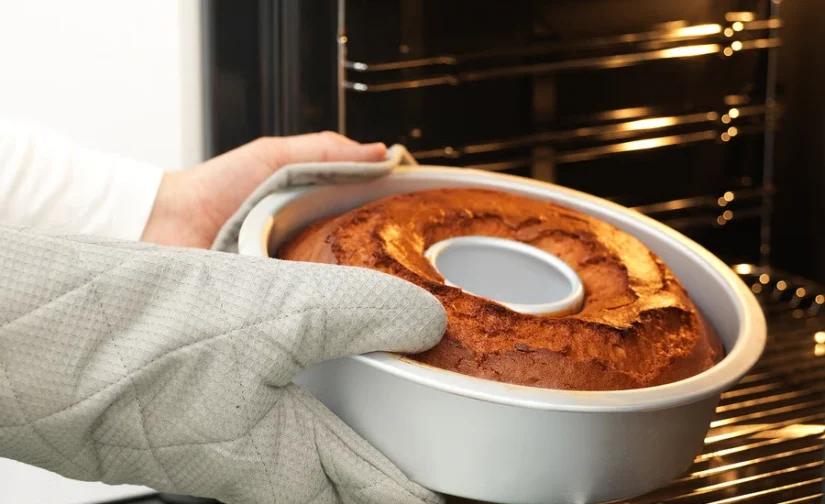 قالب کیک با پایه شل نقرهای رنگ ایکیا مدل VARDAGEN