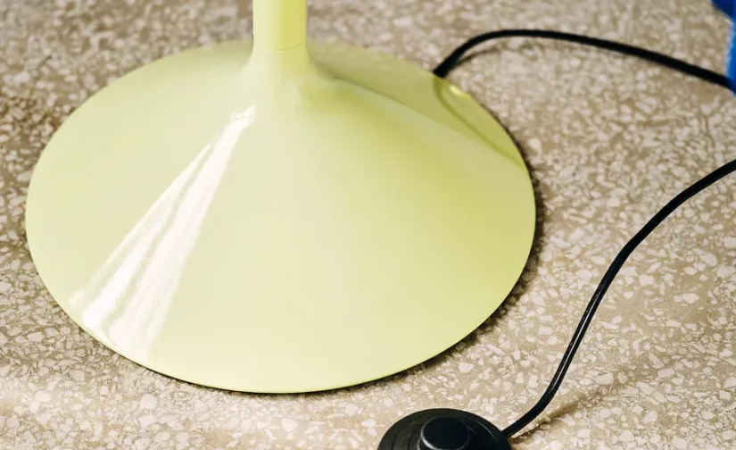 آباژور ایستاده زرد ۱۸۲ سانتی‌متر ایکیا مدل IKEA PS 2026