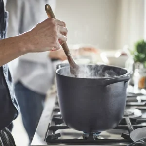 قابلمه با درب، چدن لعاب‌دار مات / مشکی، ۵ لیتر ایکیا مدل VARDAGEN