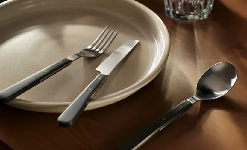 سرویس قاشق و چنگال ۲۴ پارچه مشکی ایکیا مدل DOFTSKÖLD