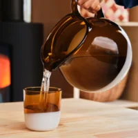 پارچ، شیشه‌ای/قهوه‌ای، ۲٫۷ لیتر ایکیا مدل OMMJÄNGE
